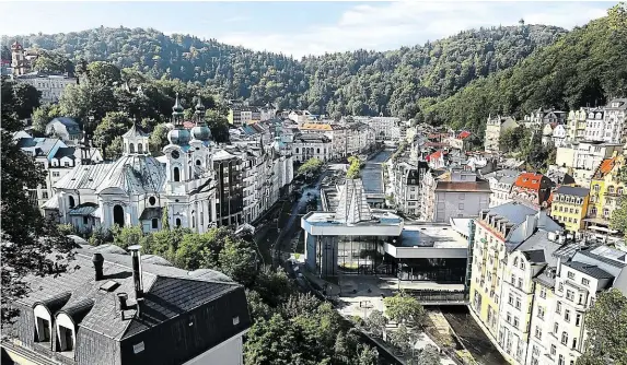  ?? Usilují o zápis do seznamu světového dědictví UNESCO. Doprava v centru lázeňského města je i proto jednou z priorit. FOTO MAFRA – MARTIN STOLAŘ ?? Karlovy Vary