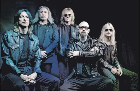  ?? FOTO: JUSTIN BORUCKI ?? 2019 feiern Judas Priest 50-jähriges Bestehen. Am 9. März erscheint mit „Firepower“das 18. Album der Band um Sänger Rob Halford (Zweiter von rechts).