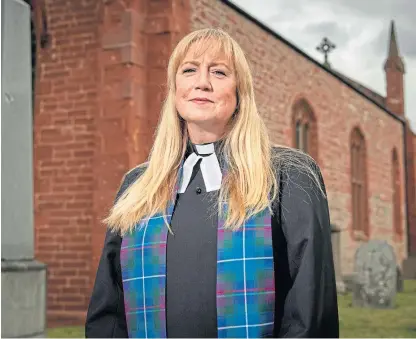 ?? Picture: Kim Cessford. ?? New minister Lorna Tunstall outside Inchture Parish Church on Moncur Road.
