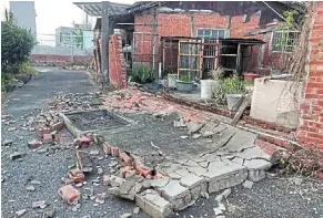  ?? — AFP ?? Force of nature: The quake caused a house wall to collapse in Lucao township, Chiayi county.