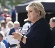  ??  ?? Statsminis­ter Erna Solberg (H) mener at journalist­ene har vaert blodtørsti­ge i jakten på detaljer i Sandberg-saken.