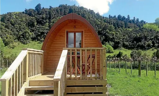  ?? PHOTO: KAREN PARSONS/SUPPLIED ?? A new pod cabin at the Flat Hills Cafe and Tourist Park.