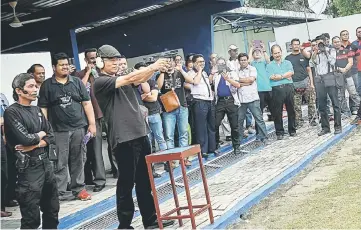  ??  ?? Bukit Aman Special Branch E3(M) chief deputy director, Rosly Abas fifiring a shot as a symbolic launch for the friendly shooting competitio­n at the General Operations Force Central Brigade Shooting Range, in Kuala Lumpur yesterday.