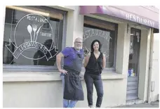  ??  ?? Philippe et Véronique Delaire ont ouvert le restaurant Les savouries, en juillet 2012.