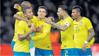  ?? AP ?? Brasil. Jesus, Coutinho, Dani Alves y Paulinho marcan el ritmo del equipo de Tite.