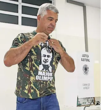  ?? NEWTON MENEZES/FUTURA PRESS - 7/10/2018 ?? Primeiro turno. Major Olímpio ao votar no domingo passado, na zona norte de São Paulo