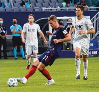  ?? CHICAGO FIRE FC ?? Forward Fabian Herbers (21), who scored the lone Fire goal, looks to pass into the box.