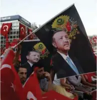  ??  ?? I helgen markerte tyrkerne toårsdagen for det mislykkede kuppforsøk­et i landet.