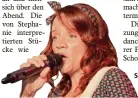  ??  ?? Sängerin Stephanie aus Augsburg präsentier­te in zwei Auftritten Country und Soulklassi­ker.