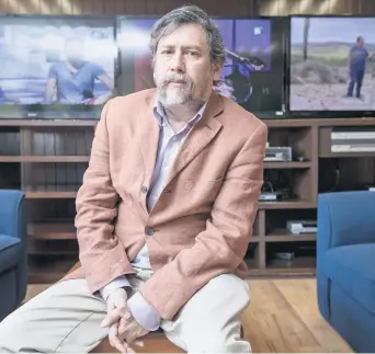  ??  ?? Armando Casas, ex director del CUEC y de TV UNAM, asegura que defenderá la independen­cia editorial.