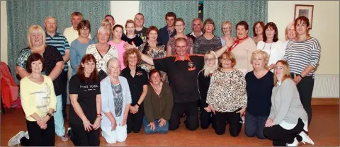  ??  ?? The dancers in ‘An Siolan’, Ballygarre­tt with dance instructor Declan Flanagan.