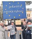  ?? FOTO: DPA ?? Proteste vor dem Sitz des Verfassung­sgerichts in Warschau.