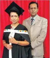  ??  ?? Shanti Ramkilowan with her husband Ramanlall, after graduating last year with a Master’s degree in nursing.