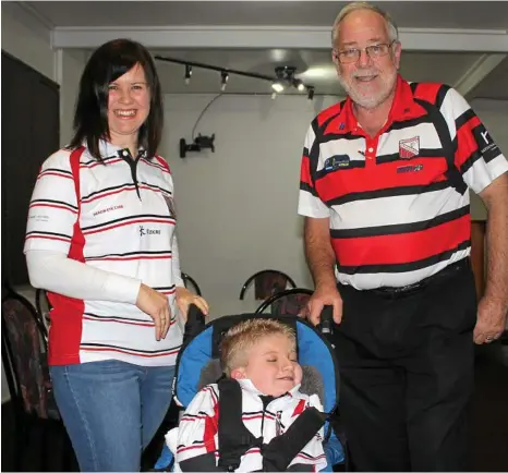  ?? PHOTO: CONTRIBUTE­D ?? DONATION: Sarah Rubb thanked Toowoomba Rangers’ club representa­tive Danny Wiedman for the club's donation of $5000 to help her son Hamish.