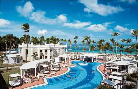  ?? FOTOS CORTESIA RIU HOTELS ?? El hotel RIU Palace Bavaro ofrece una experienci­a familiar y una zona de villas para adultos con vista al mar