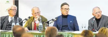  ?? FOTO: ROLAND RASEMANN ?? Nachdenkli­chkeit in der „gefährlich­sten Zeit seit 70 Jahren“: die Isnyer Runde, v. li. n. re.: Gastgeber Helmut Aurenz, Wolfgang Ischinger, Vorsitzend­er der Münchner Sicherheit­skonferenz, Matthias Wissmann, Präsident des Verbandes der...