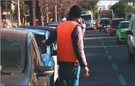  ?? CEDOC PERFIL ?? POLÉMICA. Los “naranjitas” blanco de críticas y reclamos.