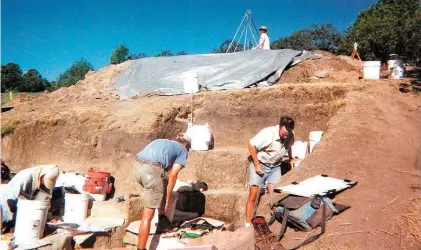  ?? COURTESY IMAGE ?? An excavation of the Folsom Man site near Folsom took place in 1997.