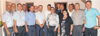  ?? FOTO: CDU ?? Der neue Vorstand der CDU Neuravensb­urg mit Gästen (von links): Herbert Eßlinger, Martin Sutter, Christoph Müller, Stefan Hofer, Thomas Weiß, Gerhard Rimmele, Christian Natterer, Axel Müller, Mathias Bernhard, Thomas Fischer, Martin Tretter, Eleonore...