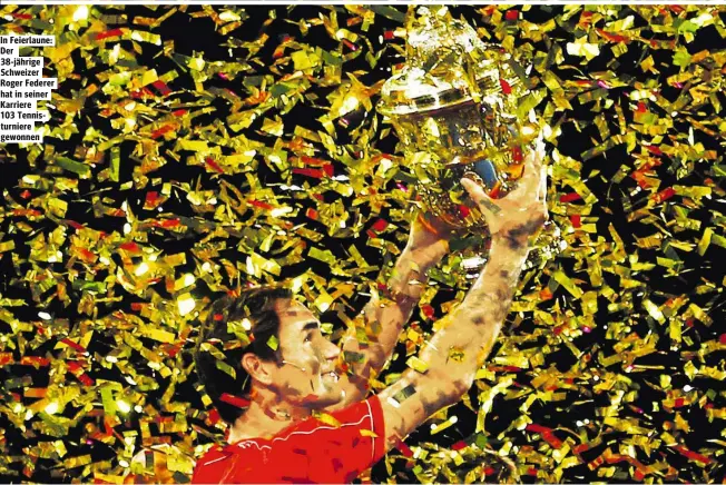  ??  ?? In Feierlaune: Der 38-jährige Schweizer Roger Federer hat in seiner Karriere 103 Tennisturn­iere gewonnen
