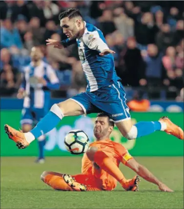  ??  ?? ADIÓS A PRIMERA. Depor y Málaga se enfrentaro­n por última vez el pasado 6 de abril en Riazor (3-2).