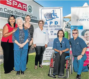  ??  ?? GETTING A HEAD START: With Roseann Sharach of SPAR EC, left, are this year’s race beneficiar­ies, from left, Missionval­e Care Centre’s Sister Ethel Normoyle and Linda van Oudheusden, SOS programme director Jackie Scheuble (Little Ladies Race...