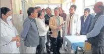  ?? HT ?? ■
Officials inspecting a hospital in Lucknow and an isolation centre being set up at Haj House in Ghaziabad.