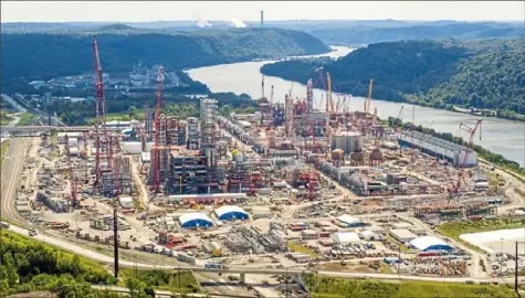  ?? Andrew Rush/ Post- Gazette ?? The Pennsylvan­ia Shell ethylene cracker plant can be seen under constructi­on on Friday in Potter Township, Beaver County.