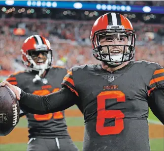  ?? RON SCHWANE THE ASSOCIATED PRESS ?? Cleveland Browns quarterbac­k Baker Mayfield celebrates after scoring a 2-point conversion against the New York Jets in a 21-17 win. The team had gone 635 days since its last victory.