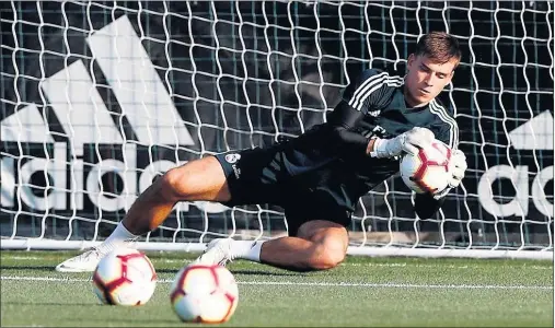  ??  ?? RECIÉN LLEGADO. El ucranio Lunin (19 años) fue presentado el pasado lunes y será el tercer portero en la plantilla de Lopetegui.