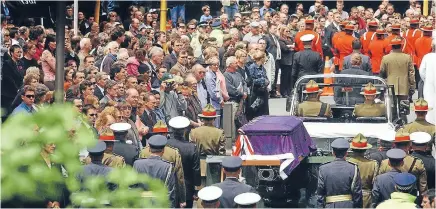  ?? Photo: ROB KITCHIN/FAIRFAX NZ ?? The Unknown Warrior is taken from St Paul’s Cathedral through the city to the National War Memorial.