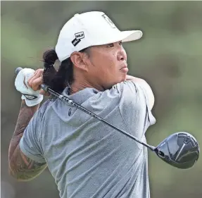  ?? FRANCOIS NEL/GETTY IMAGES ?? Anthony Kim plays a shot on the 16th tee during the second day of the LIV Golf Invitation­al – Jeddah tournament on March 2.