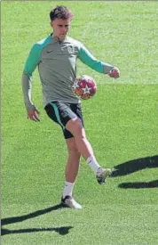  ?? AFP ?? Atletico Madrid's Rodrigo Riquelme attends a training session at the Metropolit­ano stadium in Madrid on Tuesday.