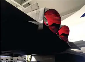  ?? ALEXIS ROCHER ?? À gauche les tuyères et les grilles des inverseurs de poussées sur le prototype 001. Ci-dessus les nouvelles tuyères et les inverseurs de poussées en demi-paupière installés sur les Concorde de série. Les deux avions sont visibles au musée de l’Air et de l’Espace du Bourget.