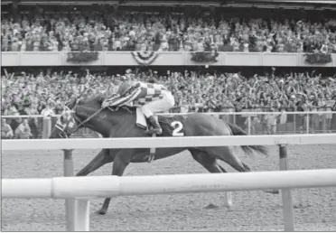  ?? FILE — THE ASSOCIATED PRESS ?? Jockey Ron Turcotte hangs on as Secretaria­t romps along the final stretch just before the finish line and a victory in the 105th running of the Belmont Stakes.