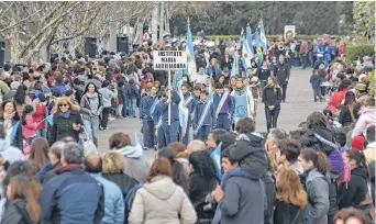  ??  ?? desfile contó con la participac­ión de diferentes institucio­nes de la ciudad.