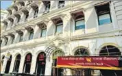 ?? MINT ?? The move to downsize the Brady House branch in Mumbai comes as the secondlarg­est state lender seeks to tighten controls