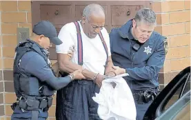  ??  ?? Cosby. Cuando fue detenido y llevado al penal de Phoenix.