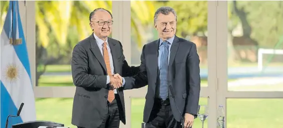  ?? NESTOR GARCIA ?? En Olivos. Mauricio Macri y Kim Yong Kim, el primer presidente del Banco Mundial que llega al país desde 1992.