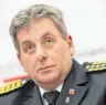  ?? FOTO: ARNE DEDERT/DPA ?? Udo Münch, der Landespoli­zeipräside­nt von Hessen, tritt wegen der Affäre um Drohmails zurück.