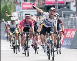  ??  ?? Giacomo Nizzolo alcanzó su primer triunfo en el Giro en Verona.