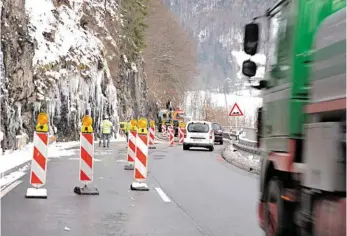  ?? BILD: SN/ANTON PRLIC ?? Während der Arbeiten ist die wichtigste Verbindung in den Pinzgau nur einspurig befahrbar.