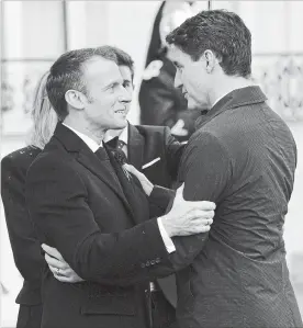  ?? ADRIAN WYLD
THE CANADIAN PRESS ?? French President Emmanuel Macron greets Prime Minister Justin Trudeau as he arrives at the Palais de l'Élysée in Paris, France, Sunday.