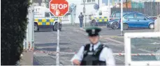  ?? FOTO: AFP ?? Der Tatort in Derry, an dem in der Nacht auf Karfreitag der Täter zehn Schüsse abfeuerte – einer davon tödlich.