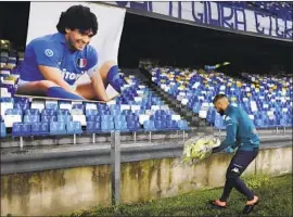  ?? SOCCER PLAYER Alessandro Garofalo L aPresse ?? Lorenzo Insigne places a tribute to Diego Maradona, who once played for the same club, Napoli, before a recent match in Naples, Italy.