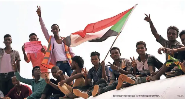  ?? FOTO: DPA ?? Sudanesen bejubeln das Machtteilu­ngsabkomme­n.