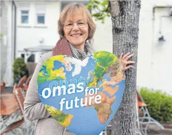 ?? FOTO: TANJA BOSCH ?? Omas und Opas for Future: Claudia Albrecht-Ries hat die Biberacher Regionalgr­uppe gegründet und einige Aktionen geplant.