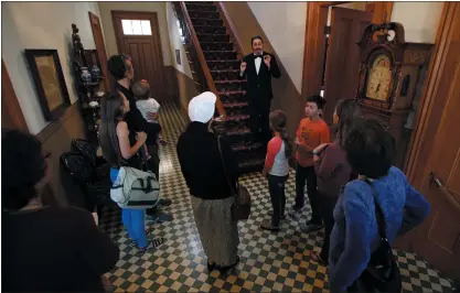  ?? KARL MONDON — STAFF FILE PHOTO ?? Nick Solasteas leads a tour of the Fallon House during a birthday celebratio­n of San Jose in 2016.