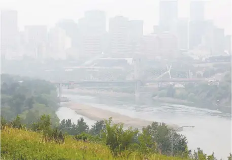  ?? DAVID BLOOM ?? An east-facing view of B.C. wildfire smoke greeted Nick Rost van Tonningen earlier this summer. Fortunatel­y for him, he couldn't smell it.