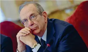  ??  ?? Ministro dell’Economia Pier Carlo Padoan, 67 anni, è ministro dell’Economia da febbraio 2014, quando a Palazzo Chigi s’insediò Matteo Renzi. Ha proseguito il suo lavoro, con la stessa carica, con il governo Gentiloni